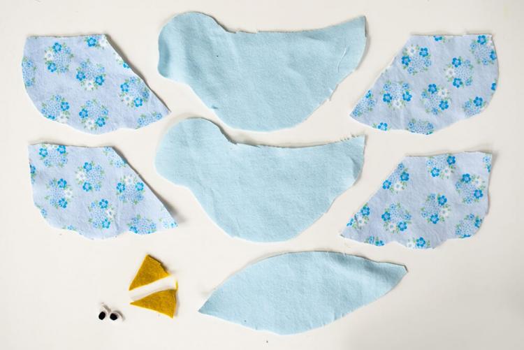 Auvent à faire soi-même avec des oiseaux sur un berceau