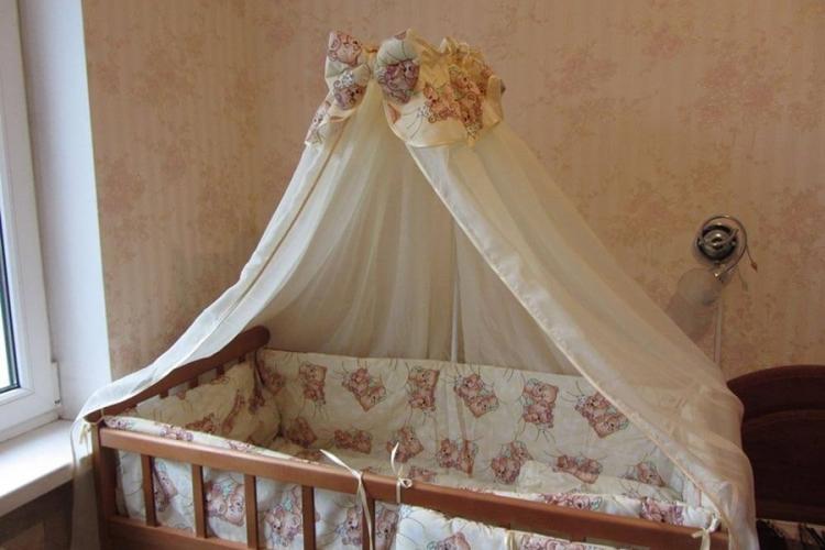 Auvent sur un berceau - idées de conception de photo