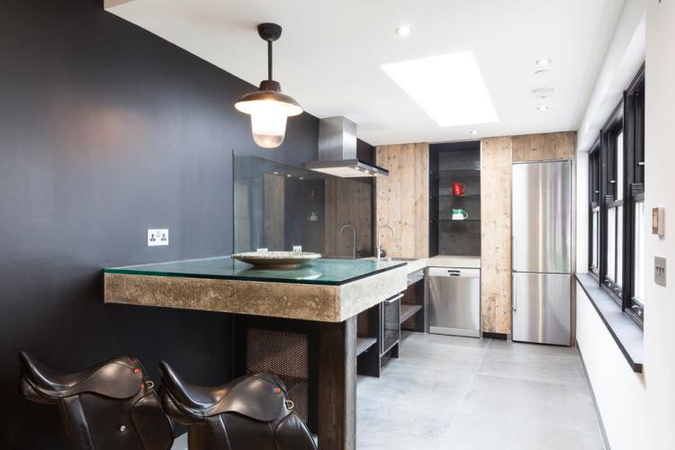 Comptoirs de bar à l'intérieur de la cuisine - photo