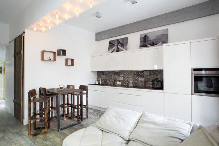 Cuisine blanche brillante - photo de design d'intérieur