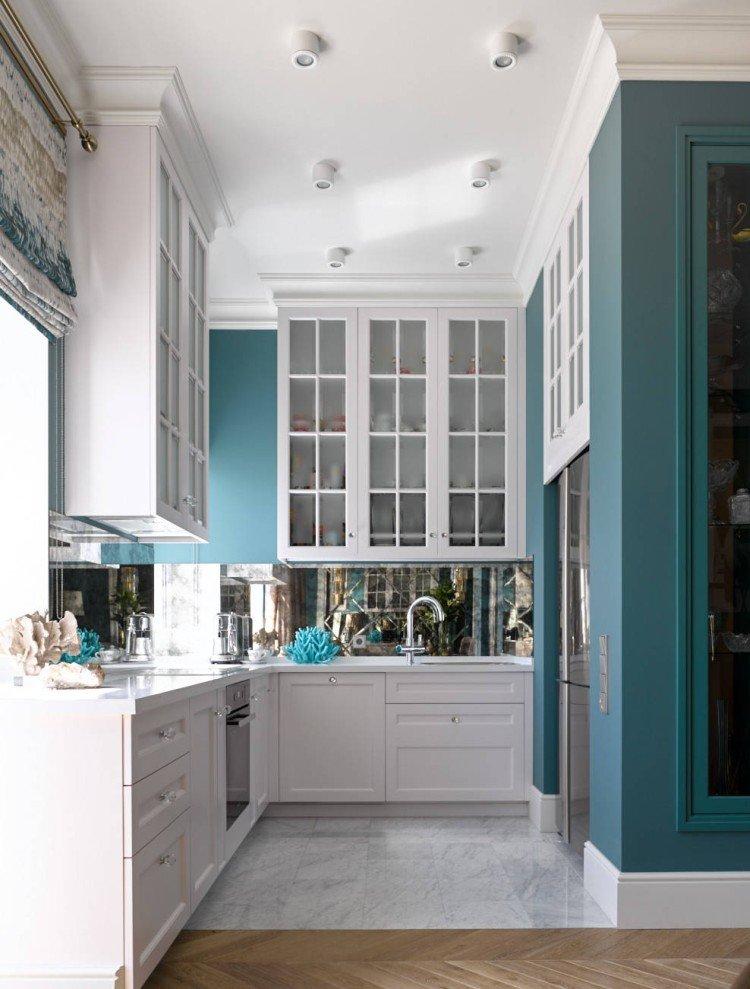 Cuisine d'angle blanche avec plan de travail blanc - photo design