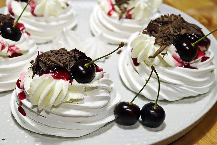 Meringue aux cerises maison - comment faire une recette