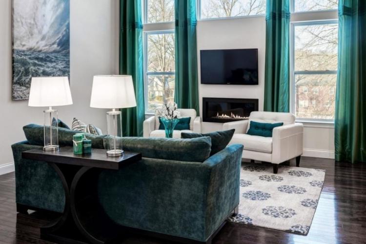 Couleur turquoise à l'intérieur du salon