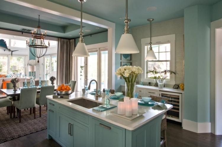 Couleur turquoise à l'intérieur de la cuisine