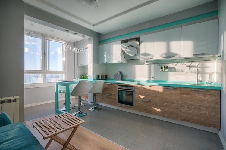 Couleur turquoise à l'intérieur de la cuisine