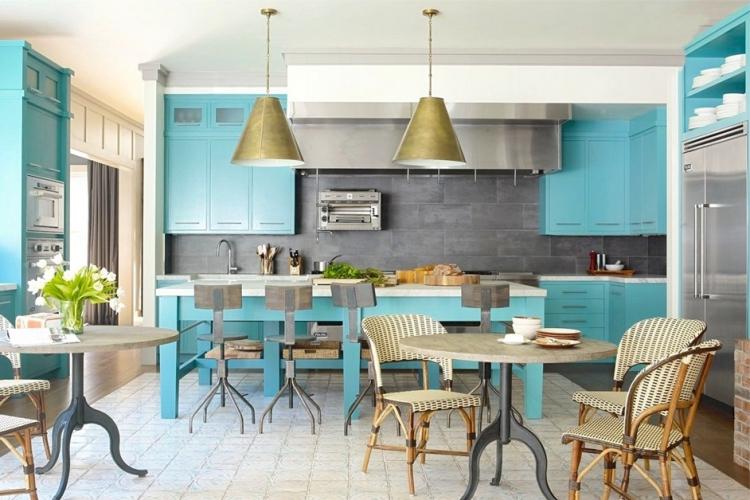Couleur turquoise à l'intérieur de la cuisine