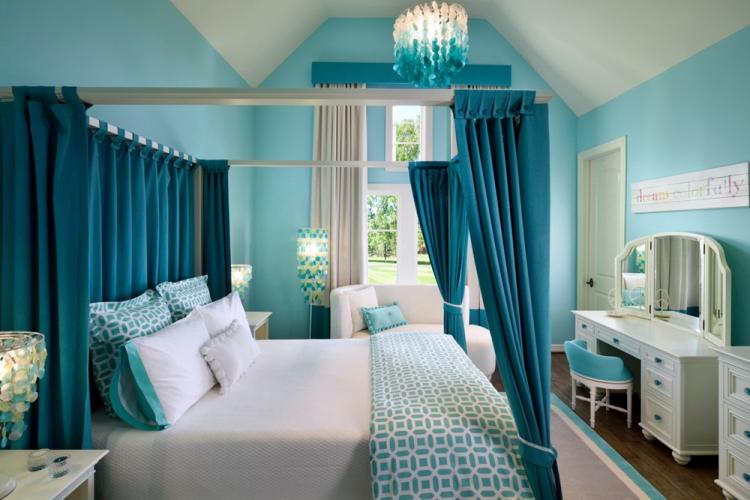 Couleur turquoise à l'intérieur de la chambre