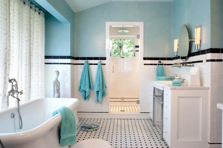 Couleur turquoise à l'intérieur de la salle de bain