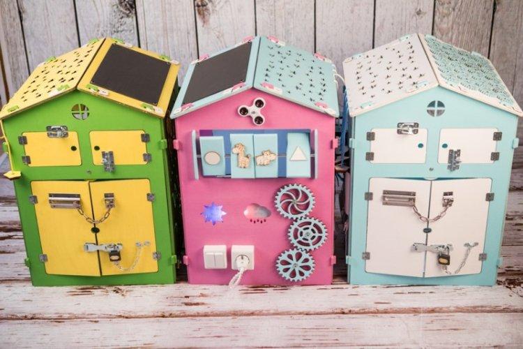 Conseil d'affaires de bricolage sous la forme d'une maison