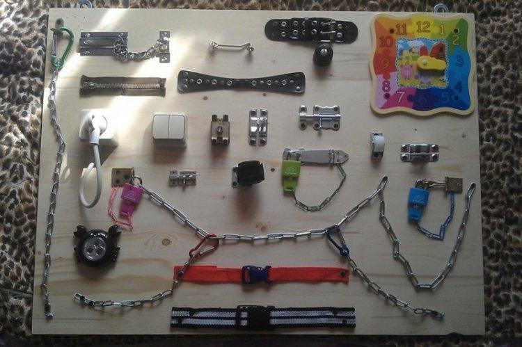 Planche de bricolage pour un jeune constructeur (garçon)