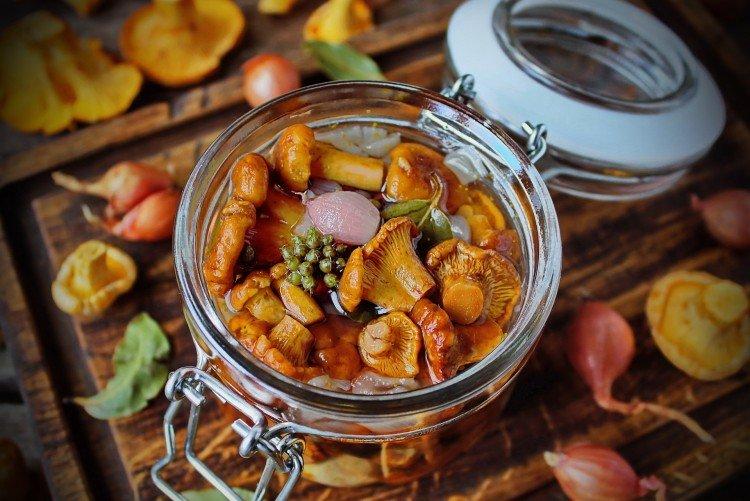 Champignons en marinade d'huile - recettes