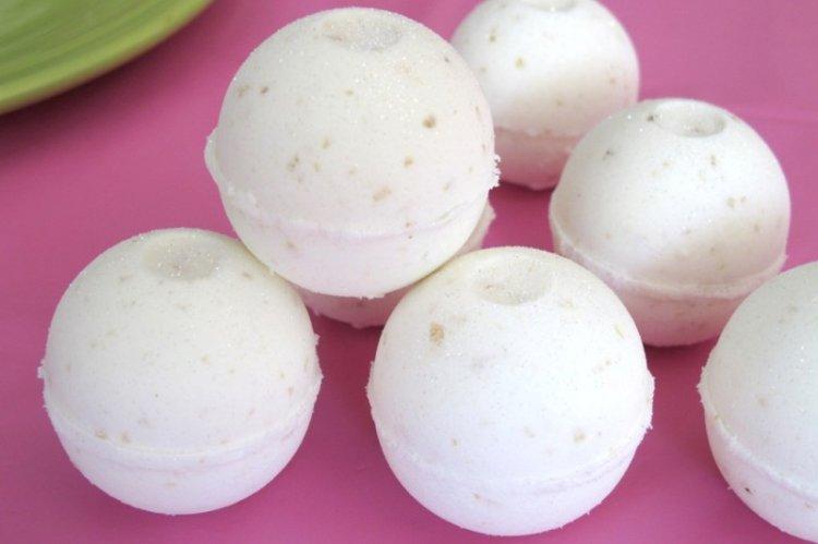 Bombes de lait de bain bricolage - recettes sur la façon de faire