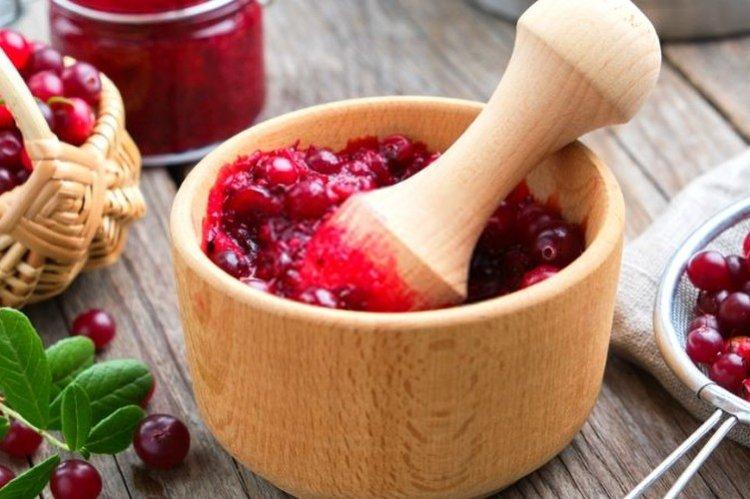 Sauce à la viande aux airelles et aux prunes - recettes