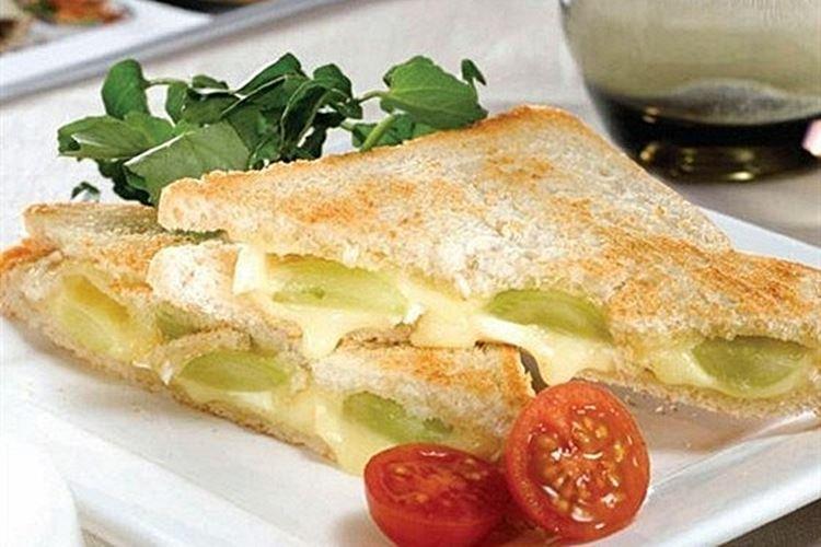 Sandwichs au brie et raisins pour le nouvel an 2021 - recettes