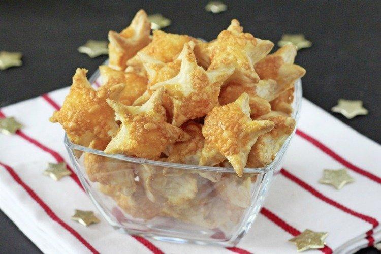 Étoiles au fromage - Comment nourrir les invités à peu de frais, savoureux et rapide