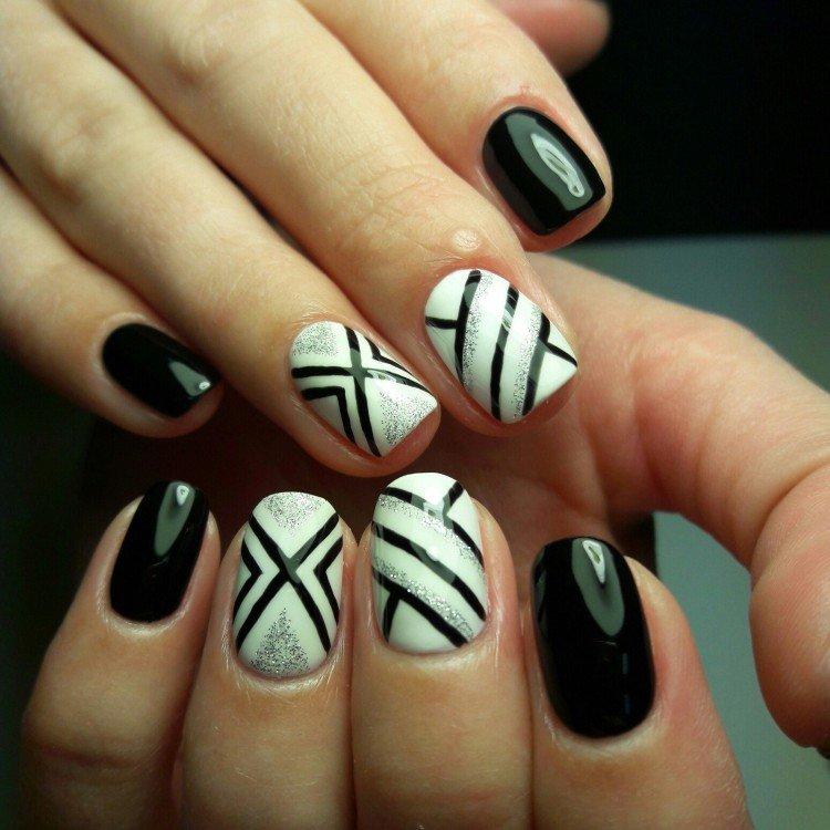 Motifs géométriques - Manucure noir et blanc
