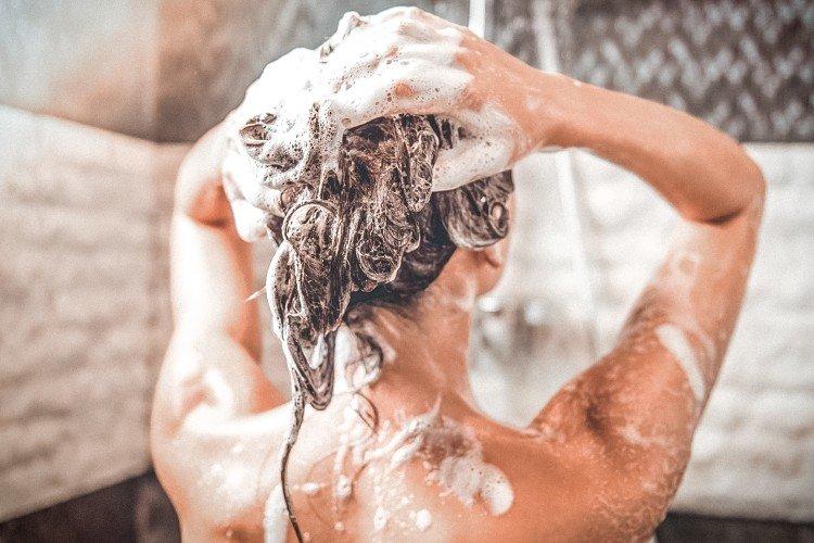 Shampooings spéciaux - Que faire si les cheveux tombent