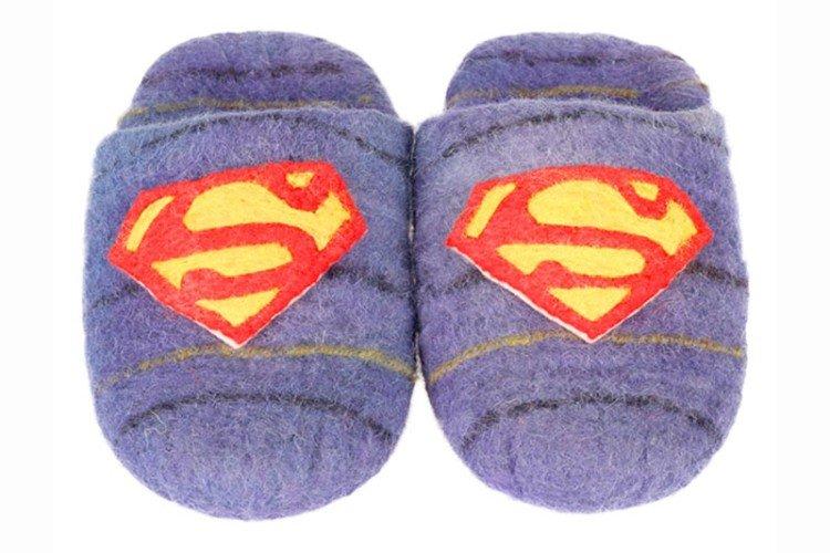 Pantoufles de maison amusantes - Quoi offrir à un garçon pour le Nouvel An 2021