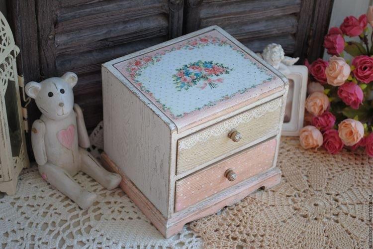 Mini-commode décorative - Quoi offrir à maman pour son anniversaire de ses propres mains
