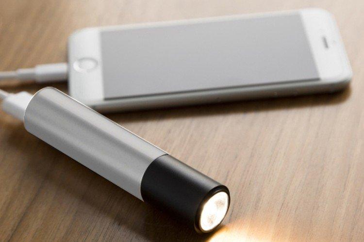 Chargeur externe - Quoi offrir à maman pour le nouvel an 2021