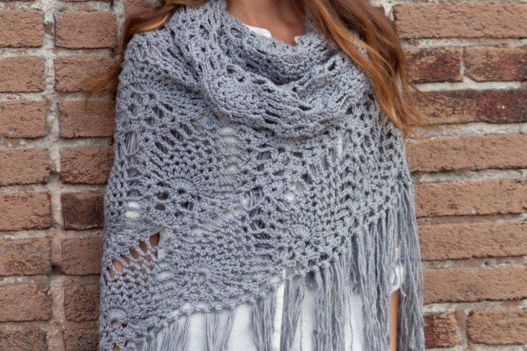 Châle tricoté à la main - Quoi offrir à maman pour le Nouvel An 2021