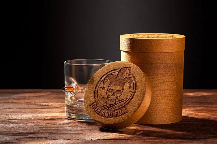 Un set de verres ou de verres - De quoi offrir à papa pour son anniversaire de la part de sa fille