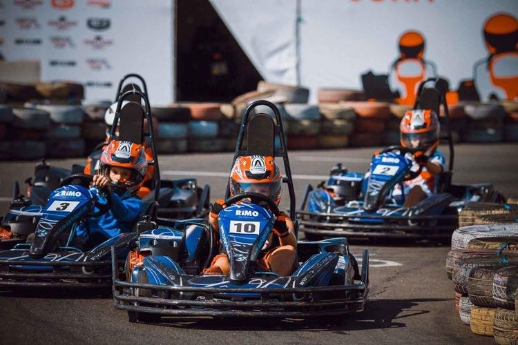 Karting - Quoi offrir à papa pour son anniversaire de la part de sa fille