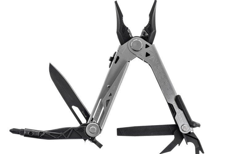 Multitool en acier de haute qualité - Quoi offrir à un petit ami pour son anniversaire