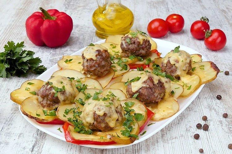 Pommes de terre à la viande hachée dans la manche - Que cuisiner à partir de recettes de viande hachée et de pommes de terre