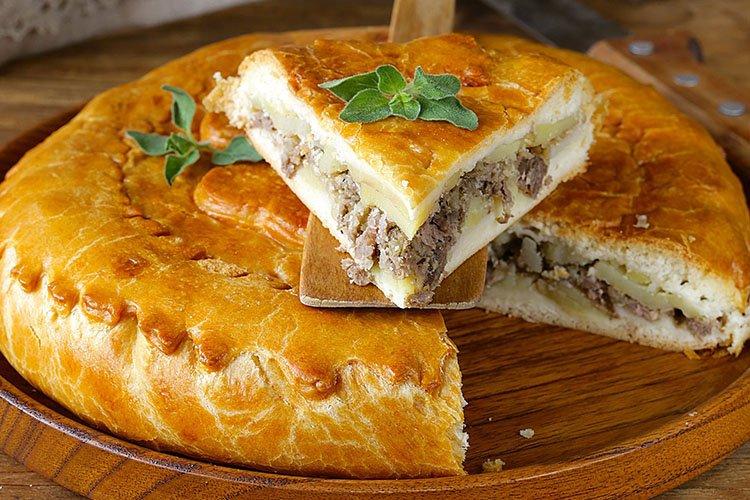 Tarte au sable avec viande hachée et pommes de terre - Que cuisiner à partir de recettes de viande hachée et de pommes de terre