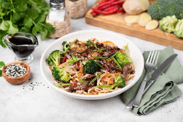 Nouilles au boeuf et légumes - Que cuisiner avec des recettes de boeuf