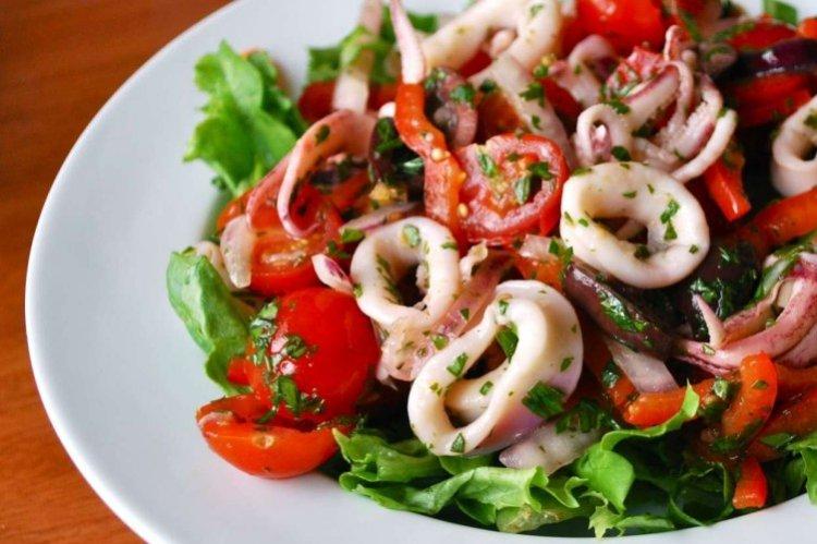 Salade de calamars au fromage fumé - Que cuisiner avec des recettes de calamars