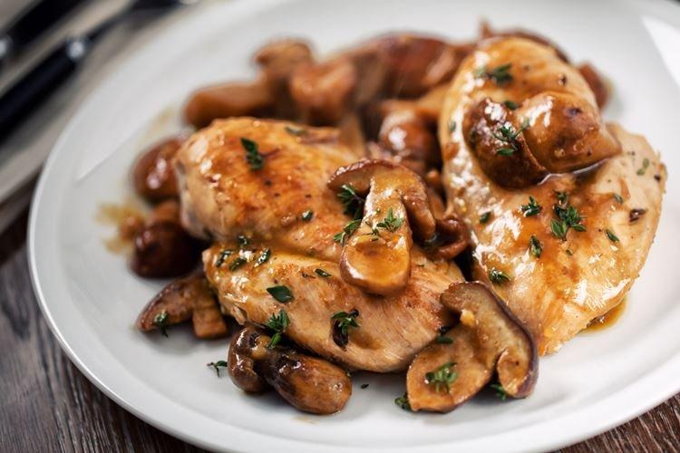 Poitrine de poulet aux champignons - Que cuisiner à partir de poitrine de poulet