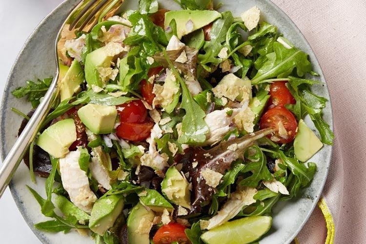 Salade tiède d'avocats - Que faire avec de la poitrine de poulet
