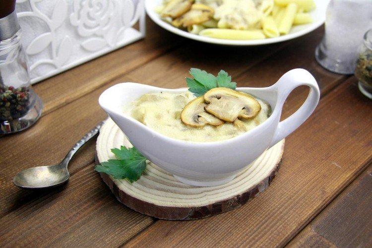 Sauce champignon aux champignons avec crème sure - Que cuisiner à partir de recettes de champignons