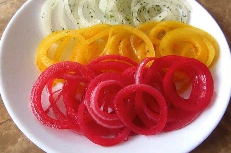 Rondelles d'oignon colorées - Que cuisiner pour les recettes d'anniversaire
