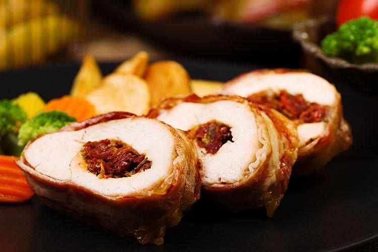 Rouleau de dinde aux tomates séchées - Que cuisiner pour les recettes du Nouvel An 2021