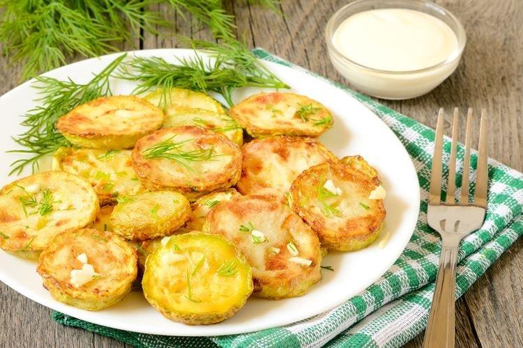 Jeunes courgettes à l'ail - Que cuisiner pour un dîner rapide et savoureux