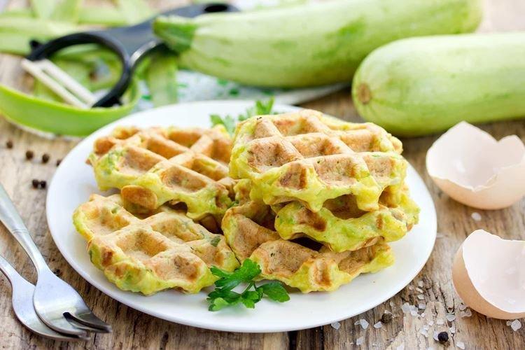 Gaufres aux courgettes - Que cuisiner pour le petit déjeuner rapidement et savoureux