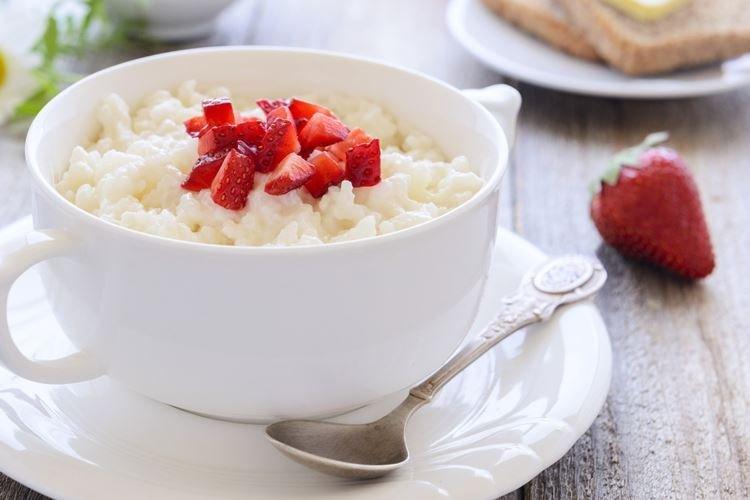 Bouillie de riz au lait concentré - Que cuisiner pour le petit déjeuner rapidement et savoureux