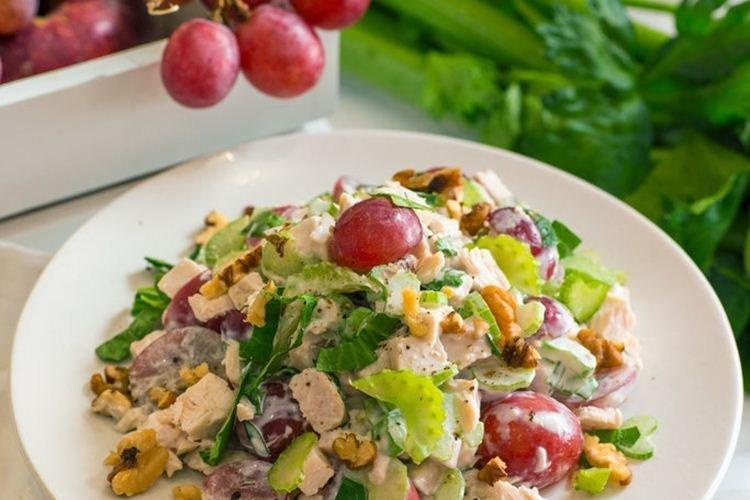 Salade de poulet aux raisins - Que cuisiner pour les recettes d'anniversaire d'un enfant