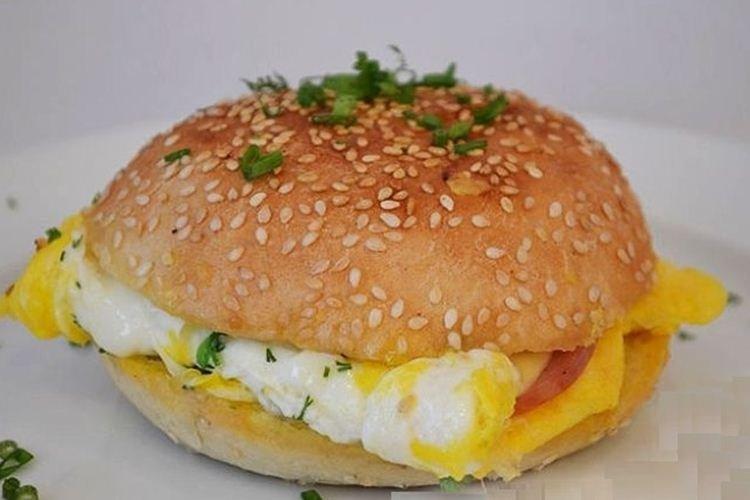 Burger pour enfants aux œufs - Que cuisiner pour un enfant pour des recettes de petit-déjeuner