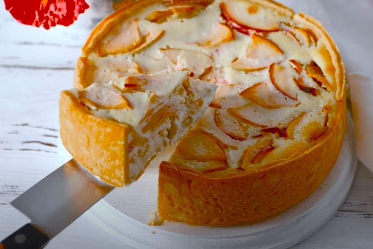 Délicate tarte aux pommes Tsvetaevsky - recette étape par étape avec une photo