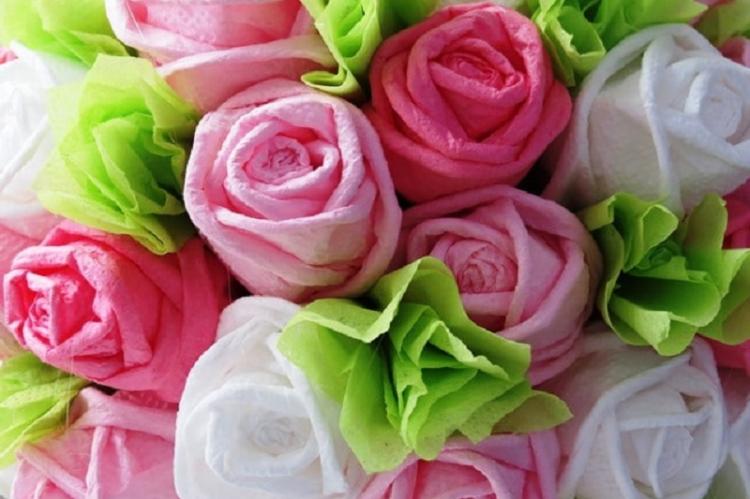 Fleurs de serviettes avec vos propres mains - photo