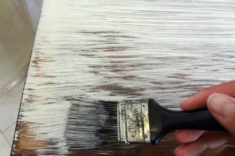 Brosse sèche - DIY déco ancienne armoire