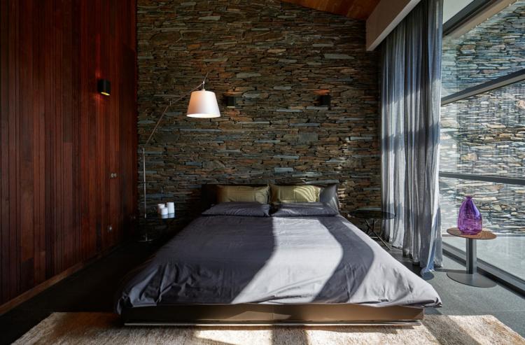 Pierre décorative à l'intérieur - photo