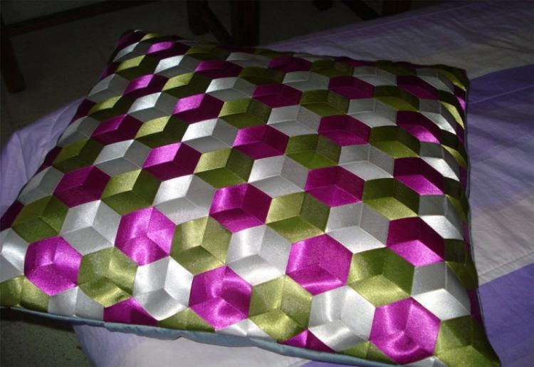 Rubans de satin - Patrons et idées de bricolage pour coussins décoratifs
