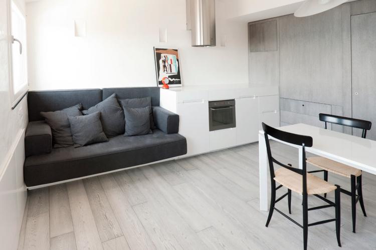 Canapé pour la cuisine dans le style du minimalisme