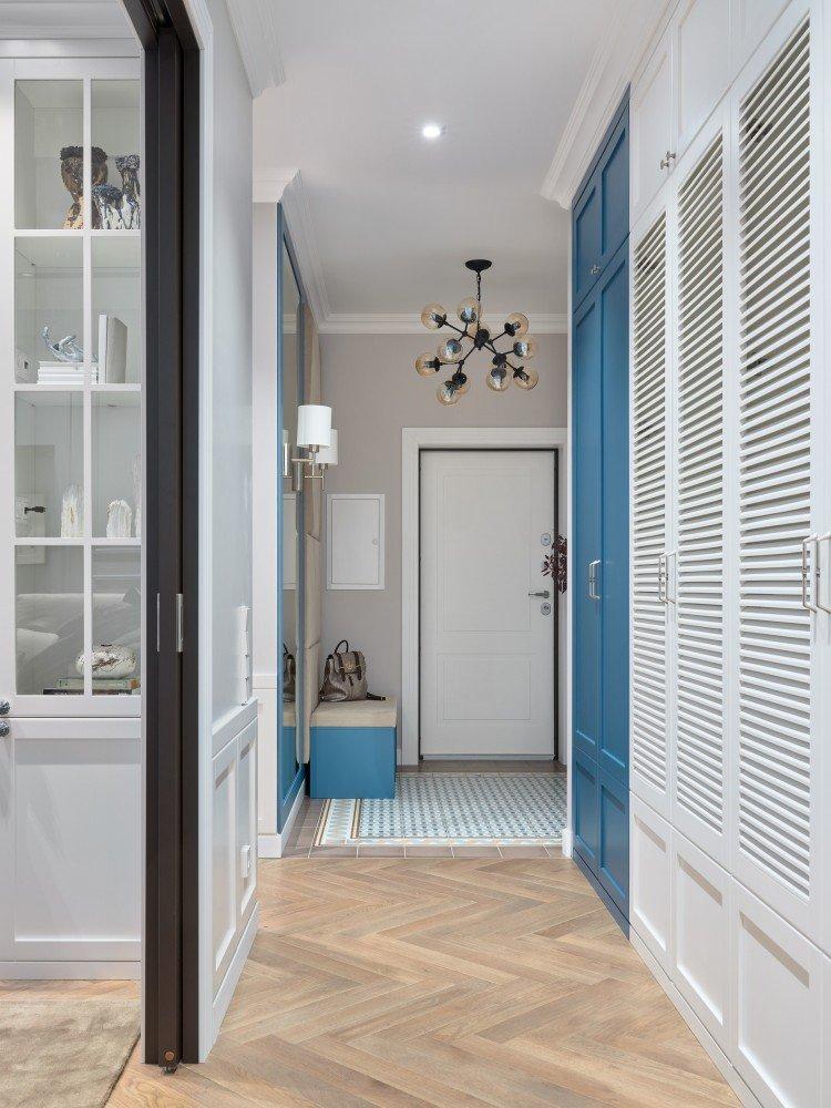 Conception d'un petit couloir dans un appartement - photo