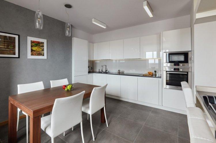 Finition du sol - Conception de la cuisine 20 m²